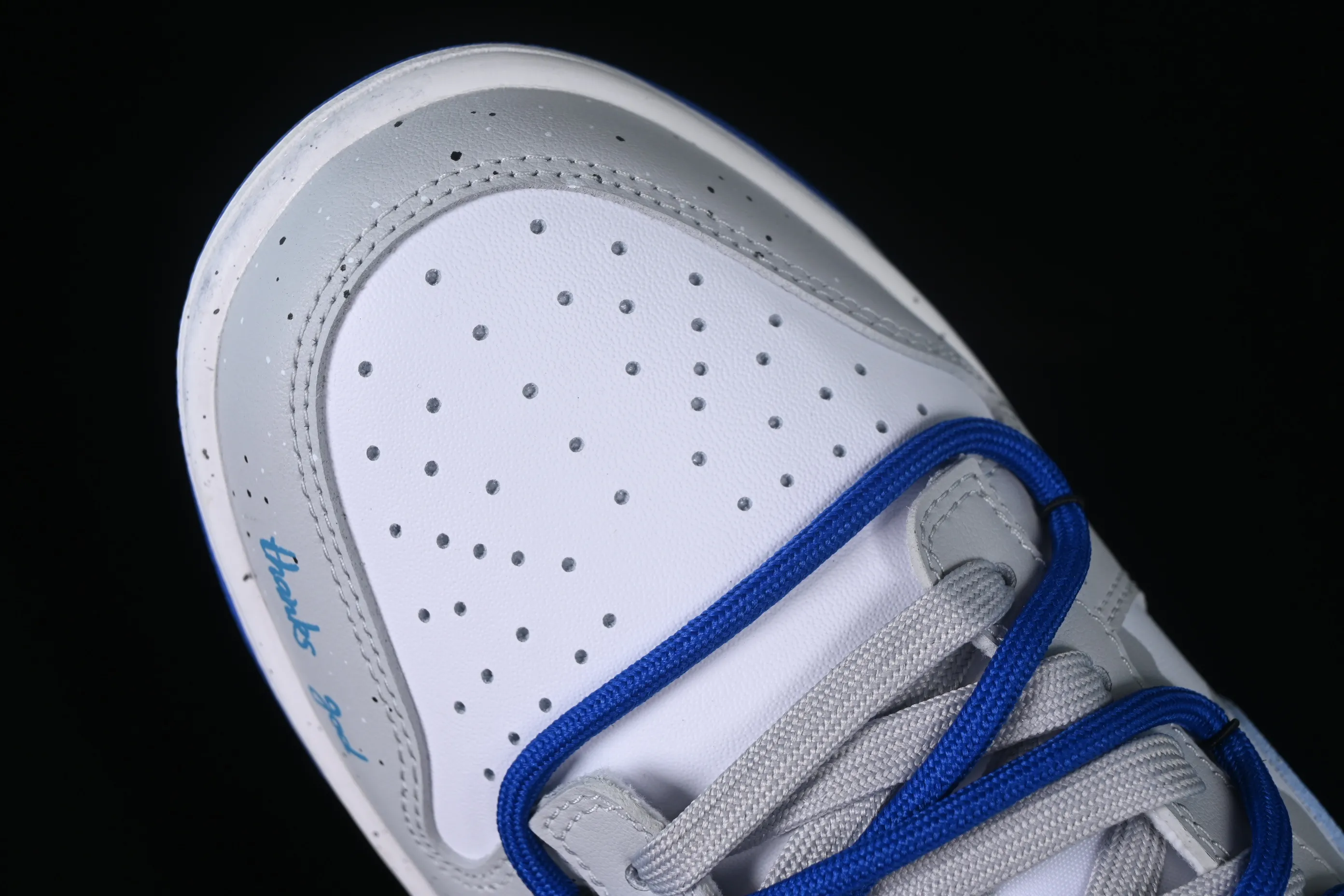 All Categories Nk SB Dunk Series Nk SB Dunk Low Low-top sneakers Nk Dunk Low "Royal" Gummy bear color graffiti Bear English letters SB strap low-top casual sneakers DV0831-104